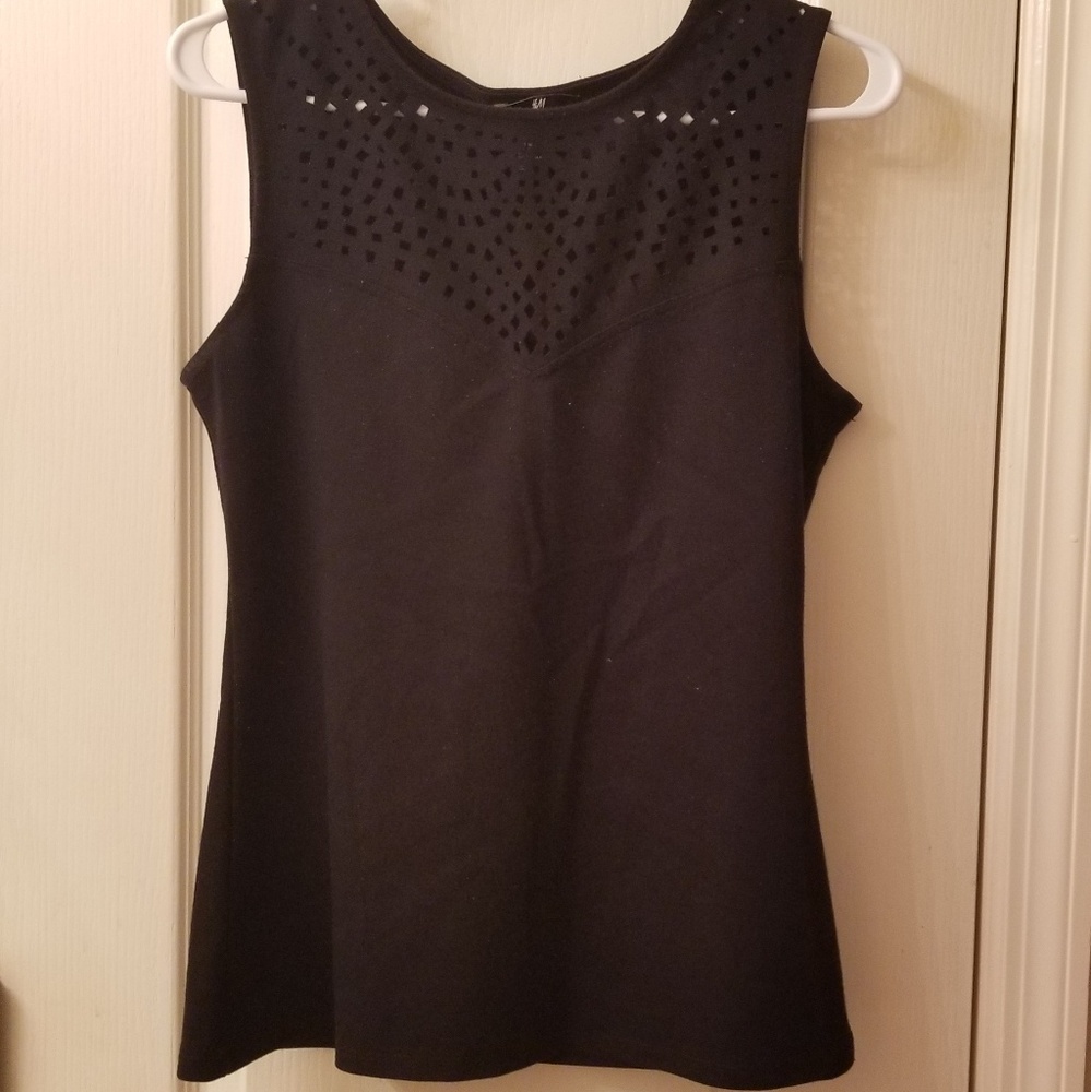 Fitted black tank top